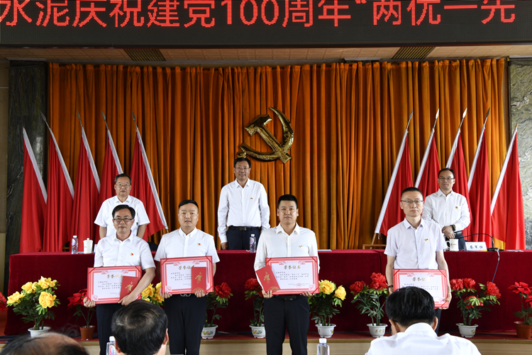 1624863223720312.jpg 优秀党务工作者_副本.jpg