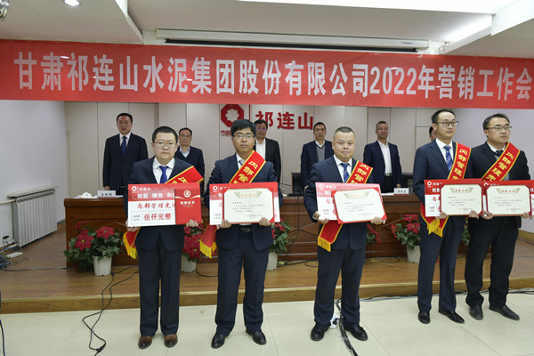 1643005764552703.jpg 先进个人_副本.jpg