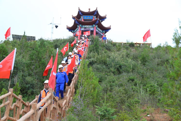 1693277141396697.jpg 矿山参观.jpg